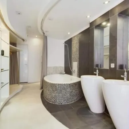 Magnifique Parisien - Marais Inn *